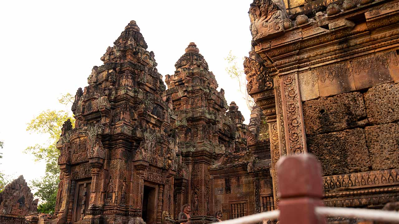 Banteay Srei temple intricate carvings